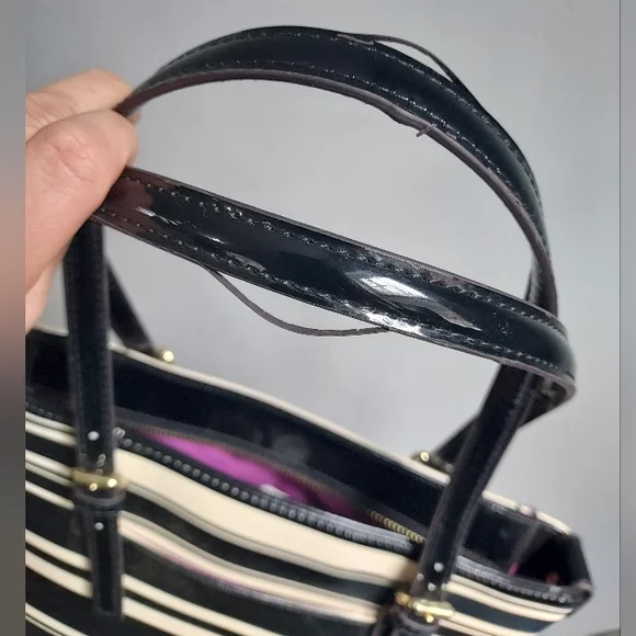 END 30-APR | Anne Klein Striped Shoulder Bag - Picture 4 of 8